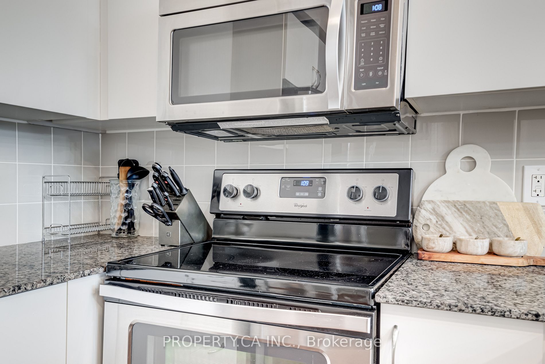 2230 Lake Shore Boulevard W, #204