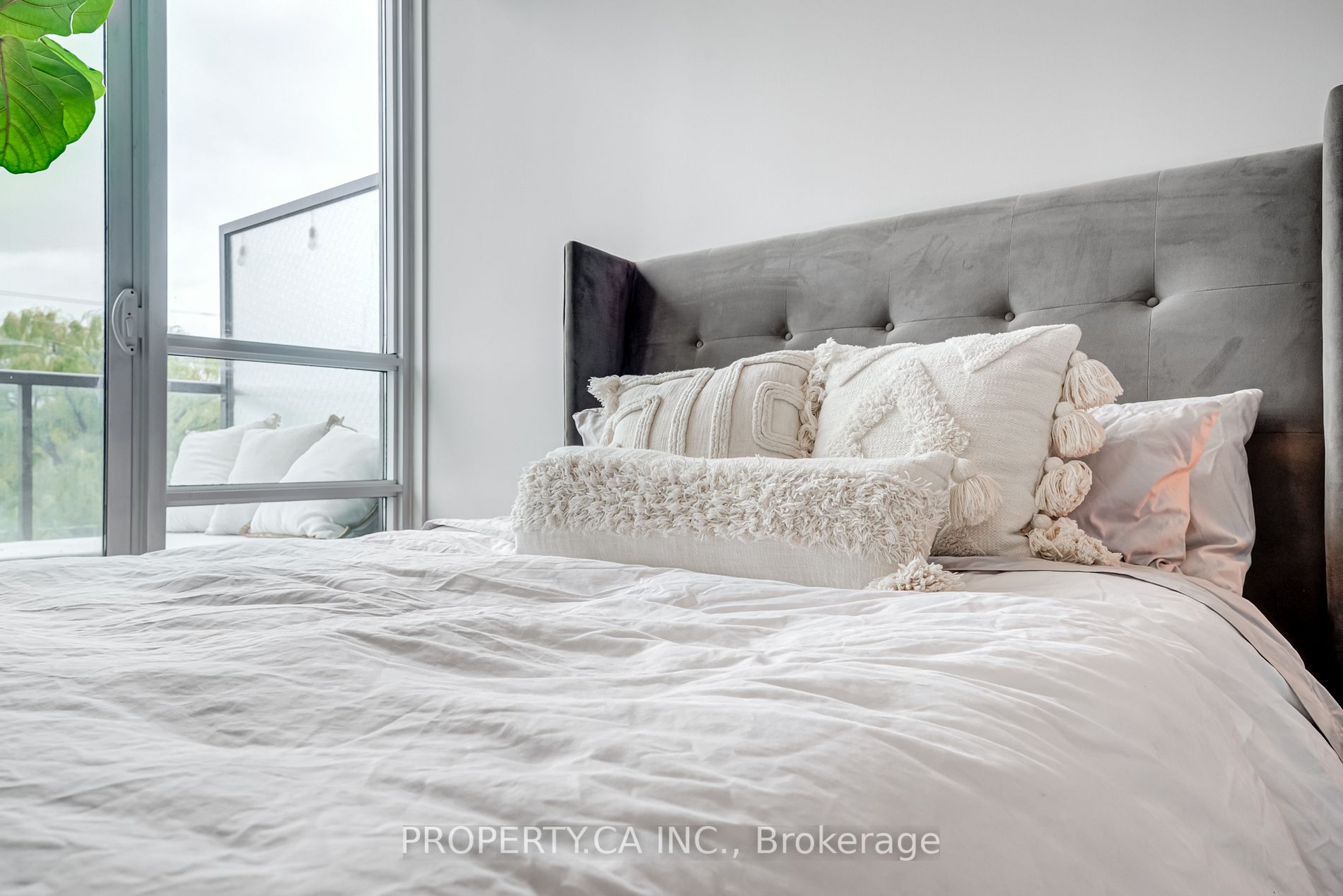 2230 Lake Shore Boulevard W, #204