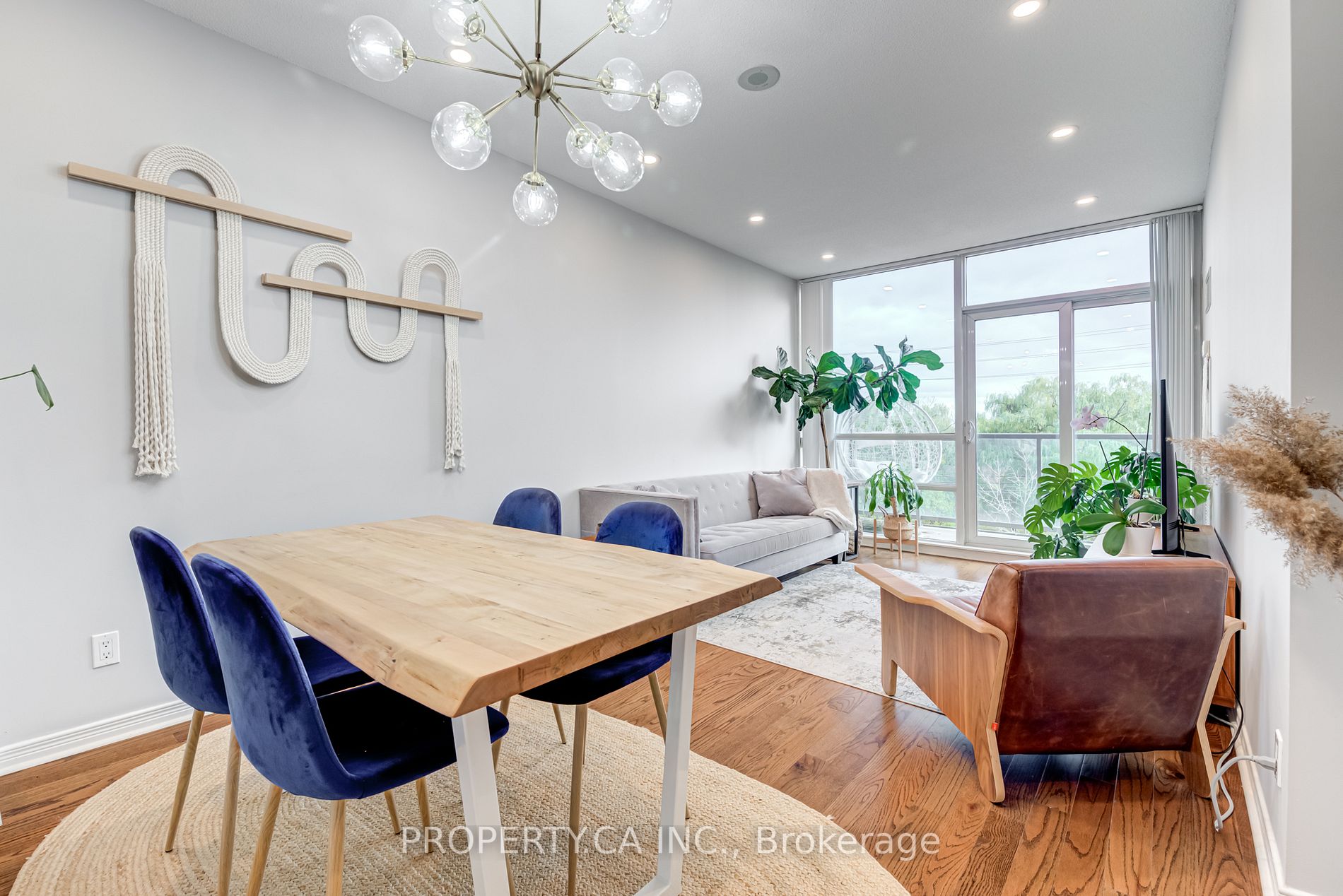 2230 Lake Shore Boulevard W, #204