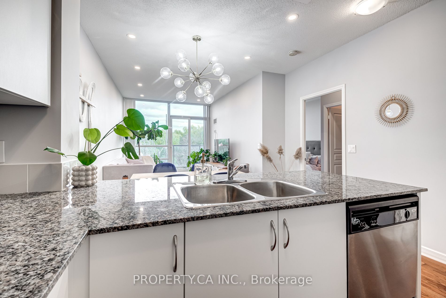 2230 Lake Shore Boulevard W, #204