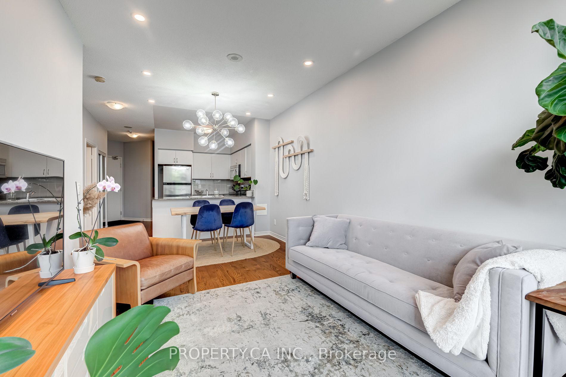 2230 Lake Shore Boulevard W, #204