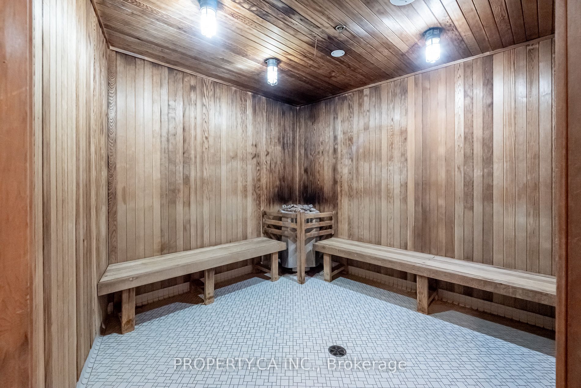 2230 Lake Shore Boulevard W, #204