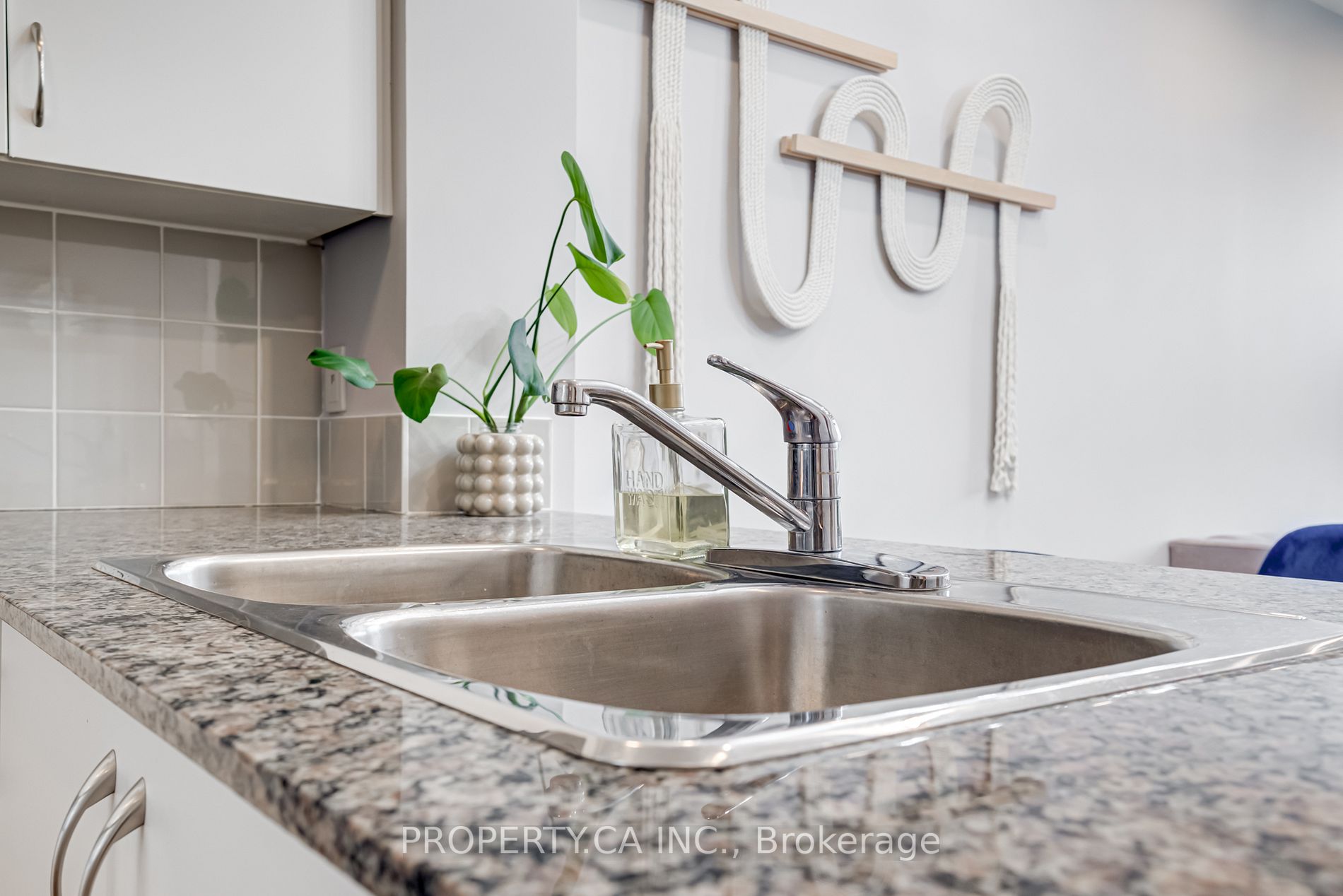 2230 Lake Shore Boulevard W, #204