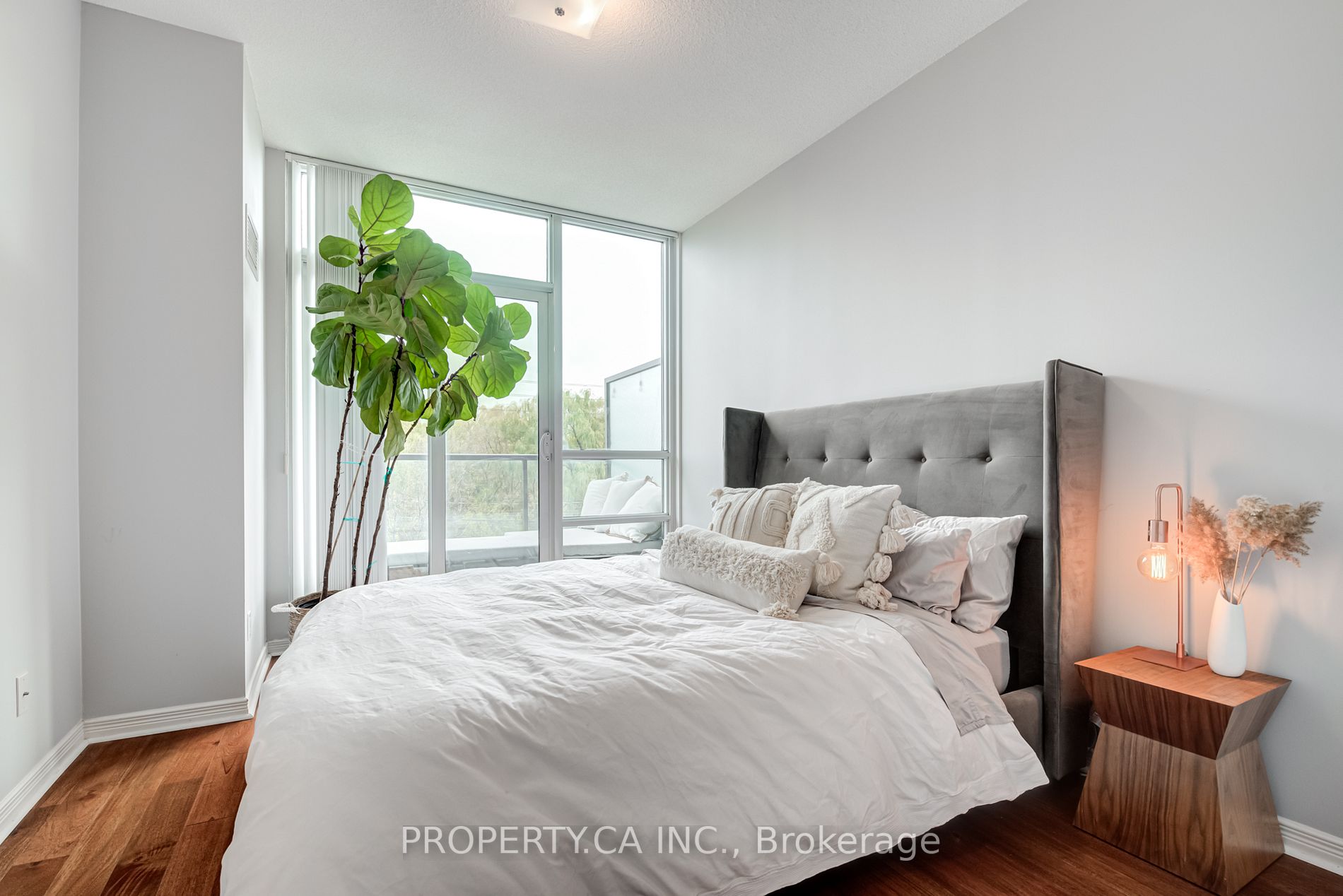 2230 Lake Shore Boulevard W, #204