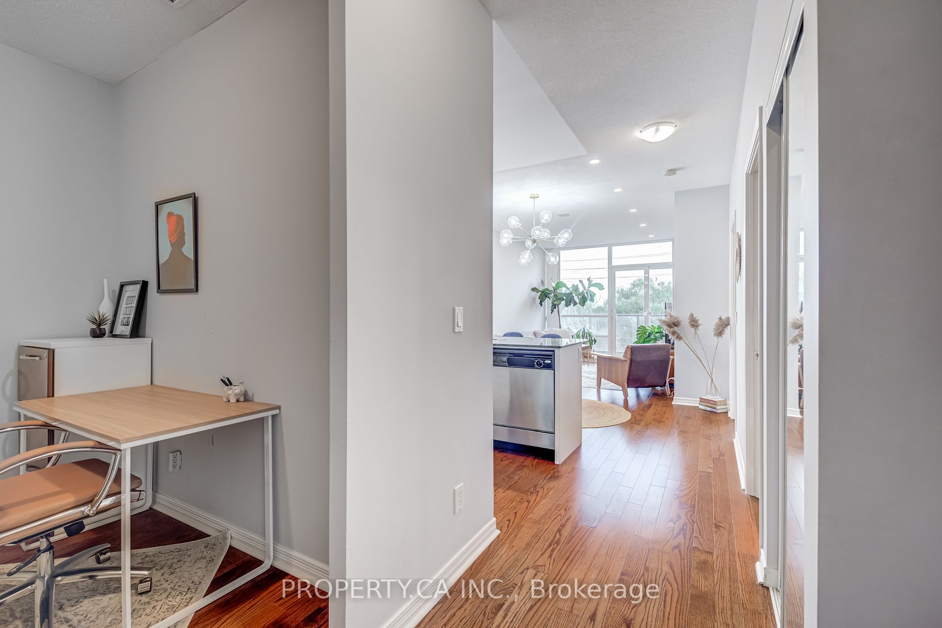 2230 Lake Shore Boulevard W, #204