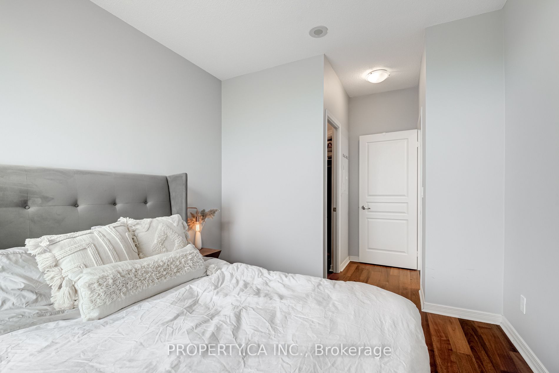 2230 Lake Shore Boulevard W, #204