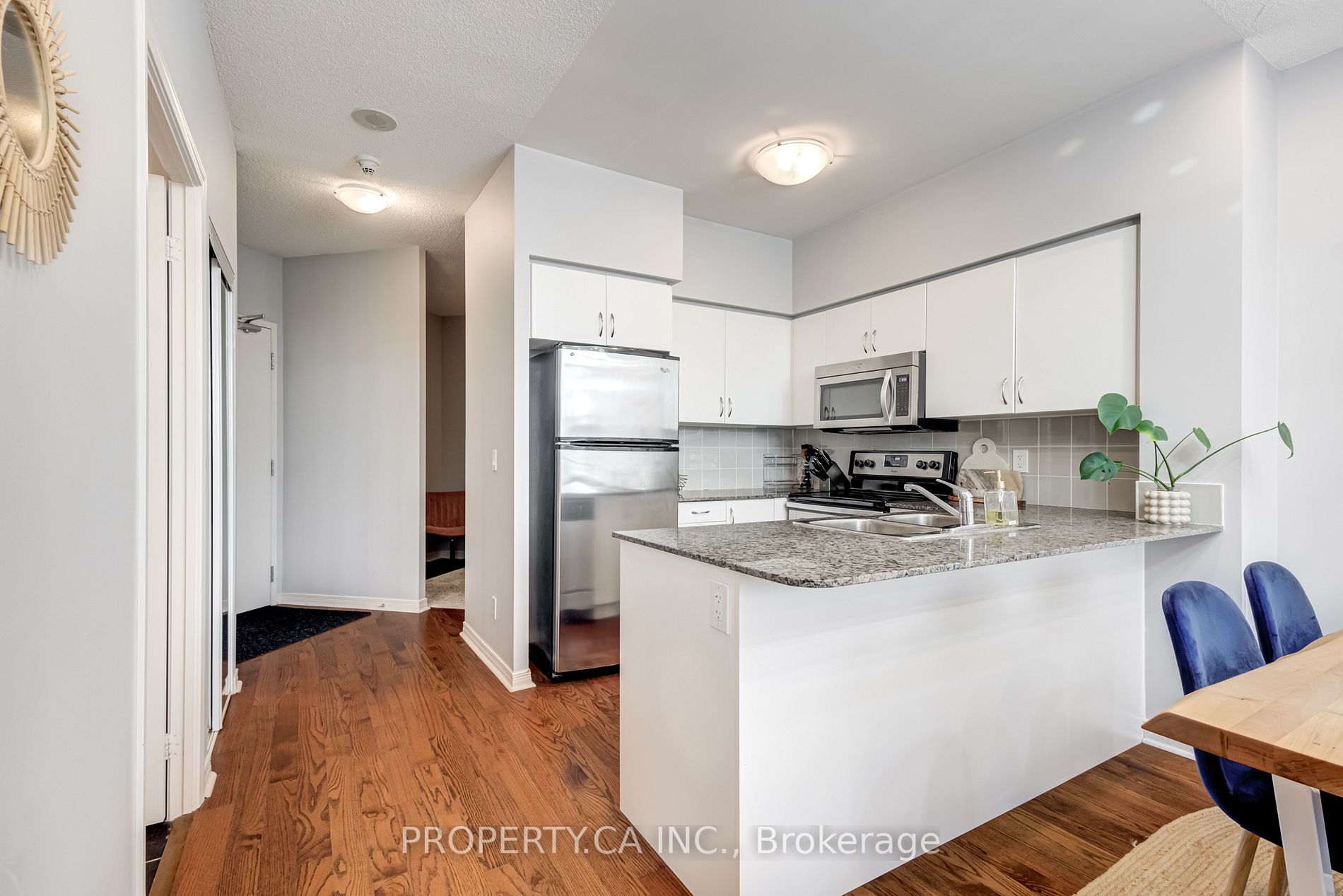 2230 Lake Shore Boulevard W, #204