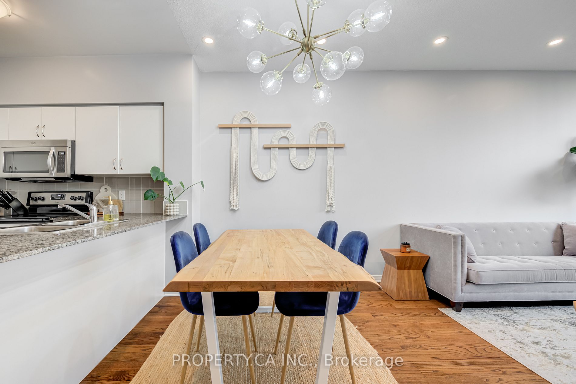2230 Lake Shore Boulevard W, #204