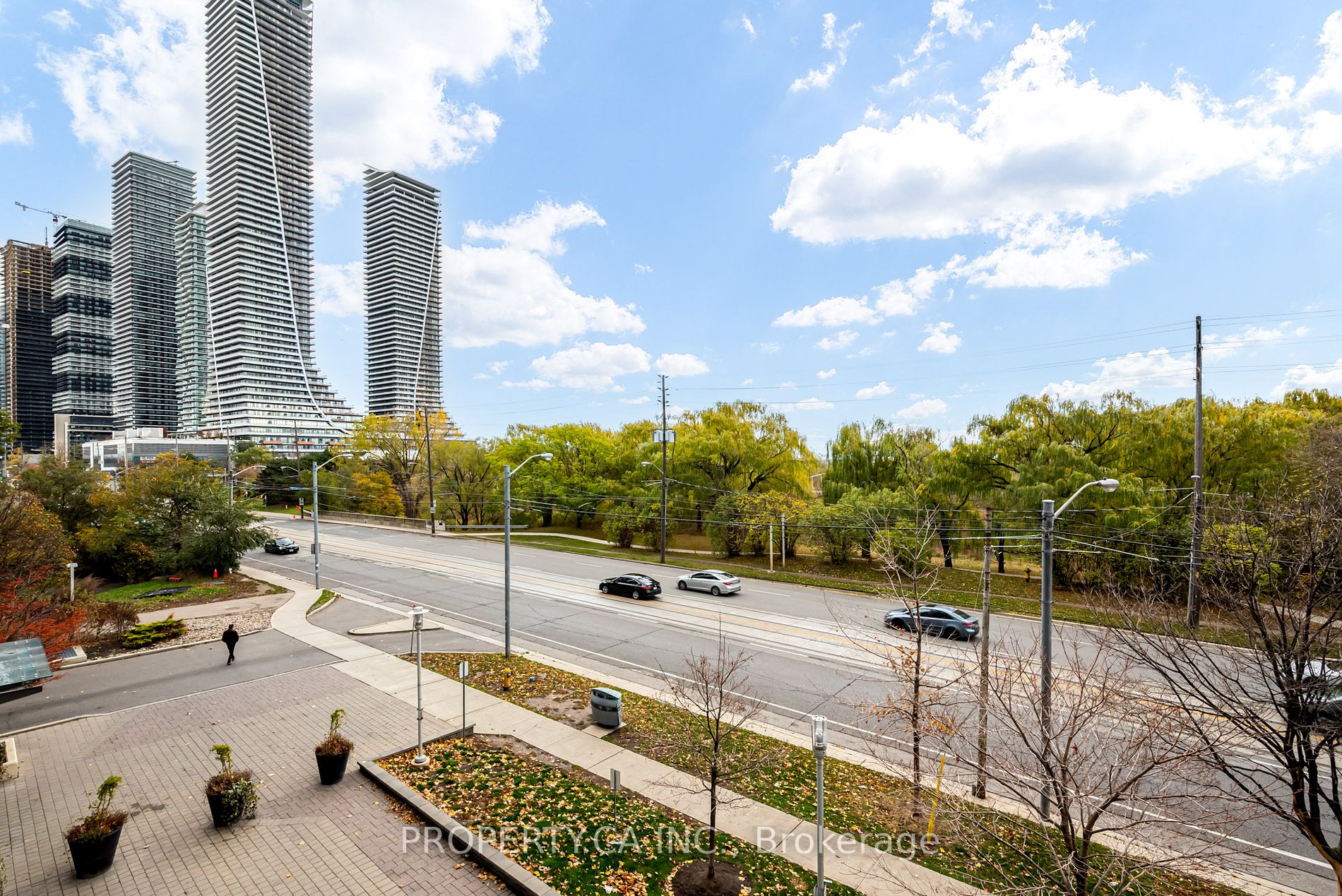 2230 Lake Shore Boulevard W, #204