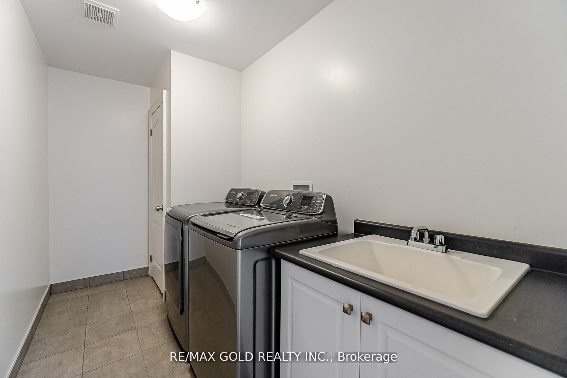 49 Dunley Cres
