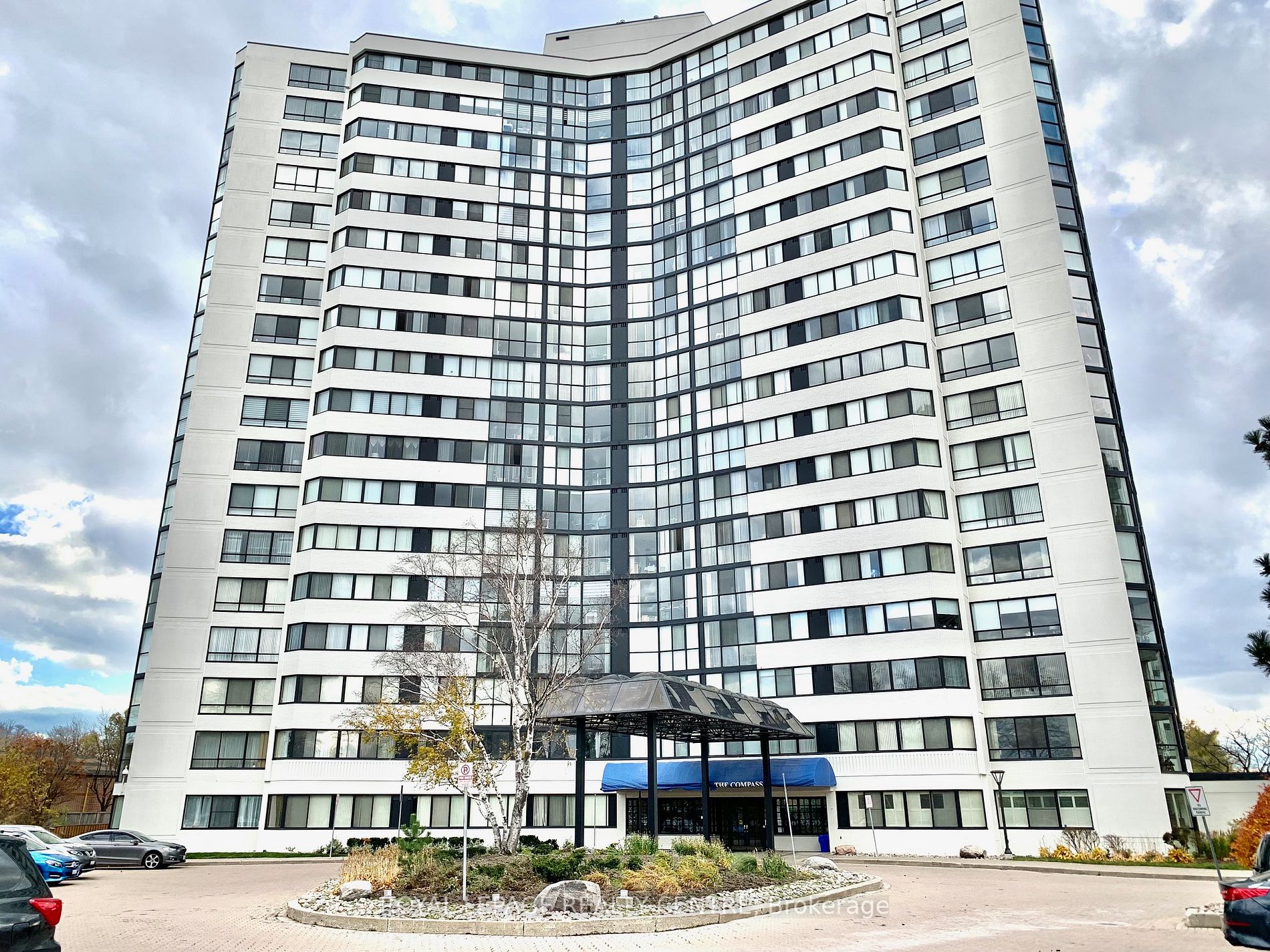 1360 Rathburn Rd E, #1210