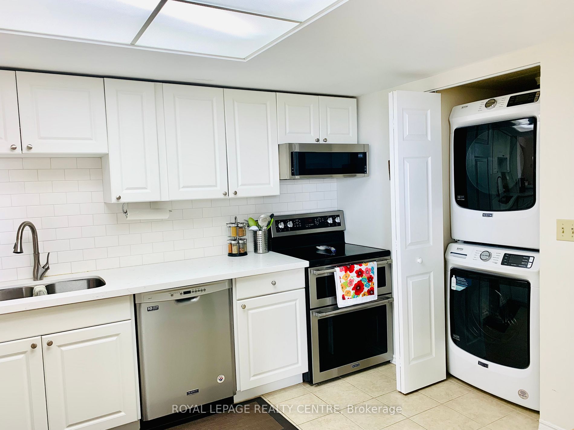 1360 Rathburn Rd E, #1210