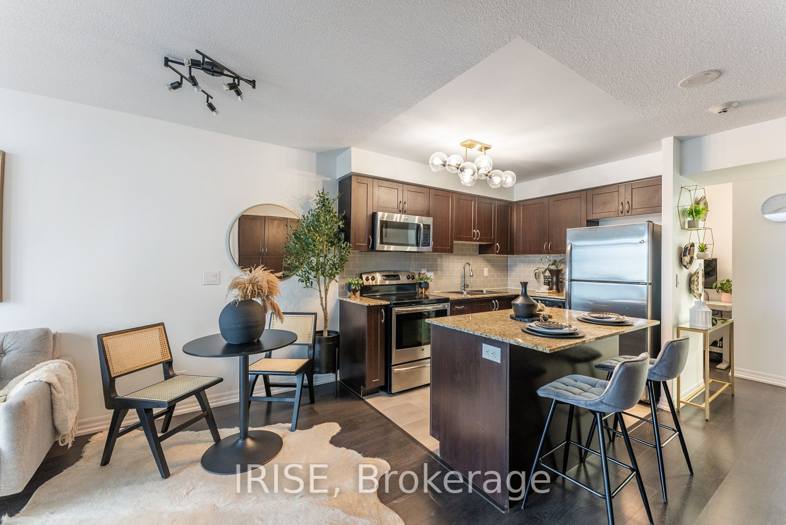 1940 Ironstone Dr, #910