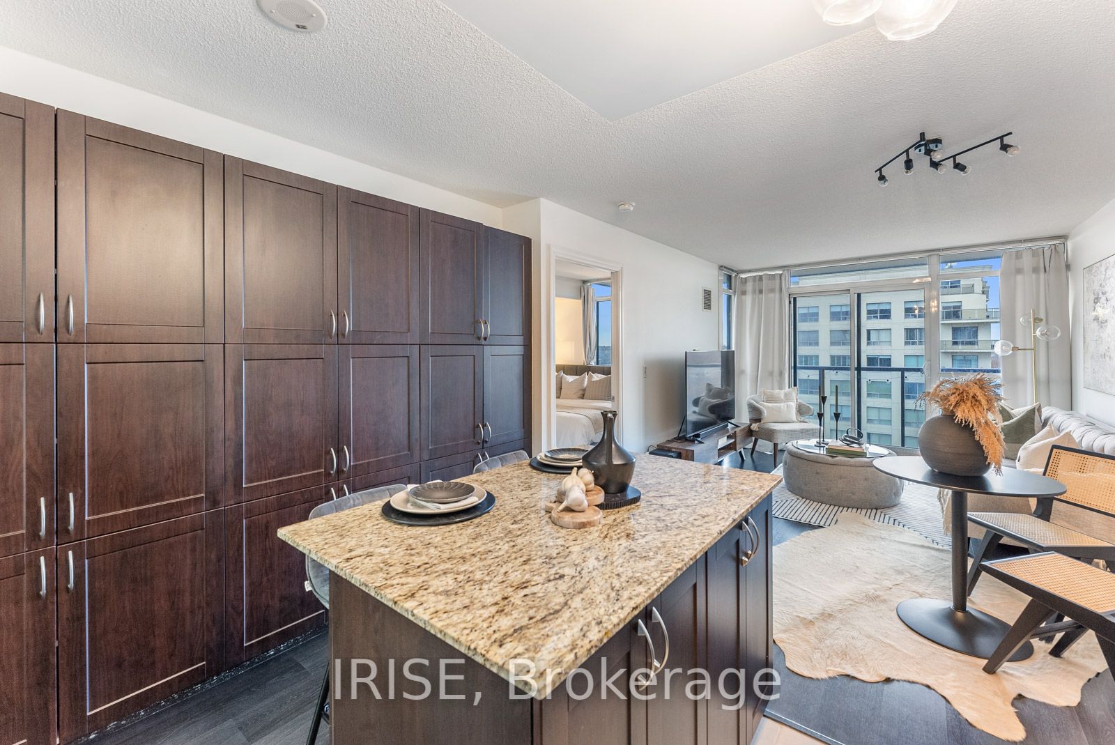 1940 Ironstone Dr, #910