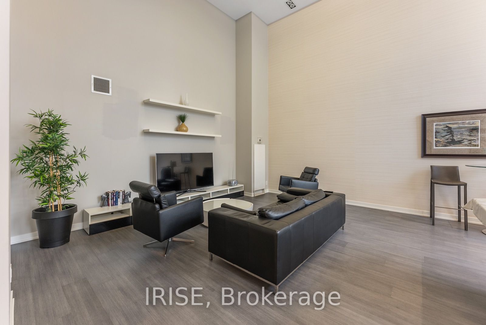 1940 Ironstone Dr, #910