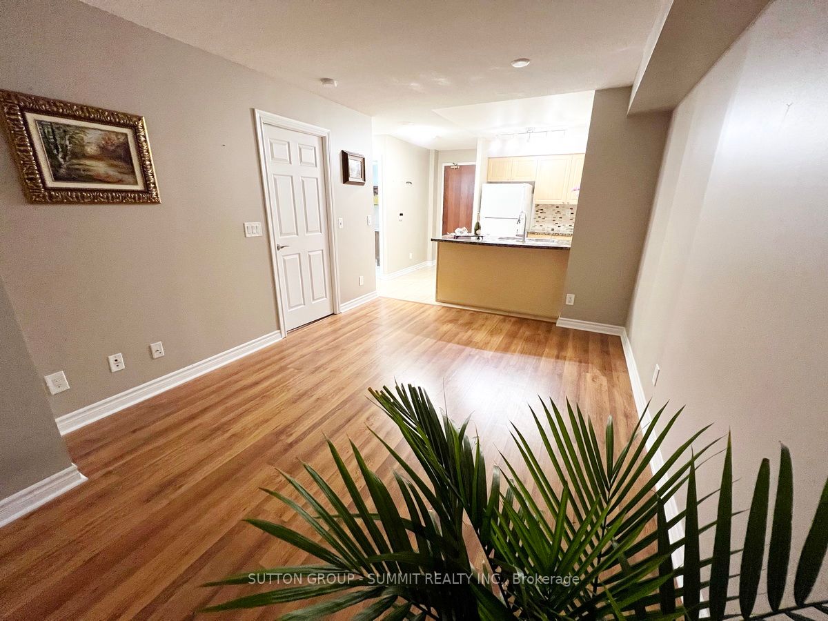 5 Michael Power Pl, #605