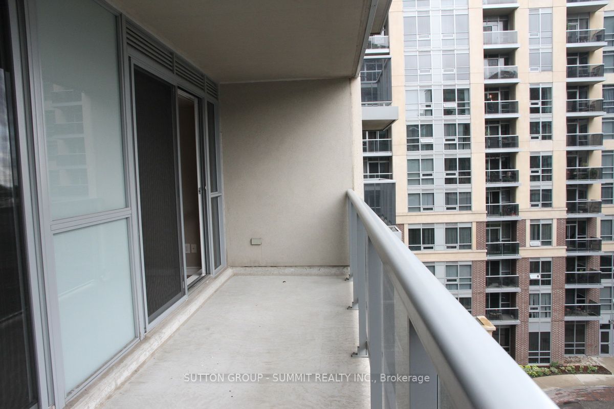 5 Michael Power Pl, #605