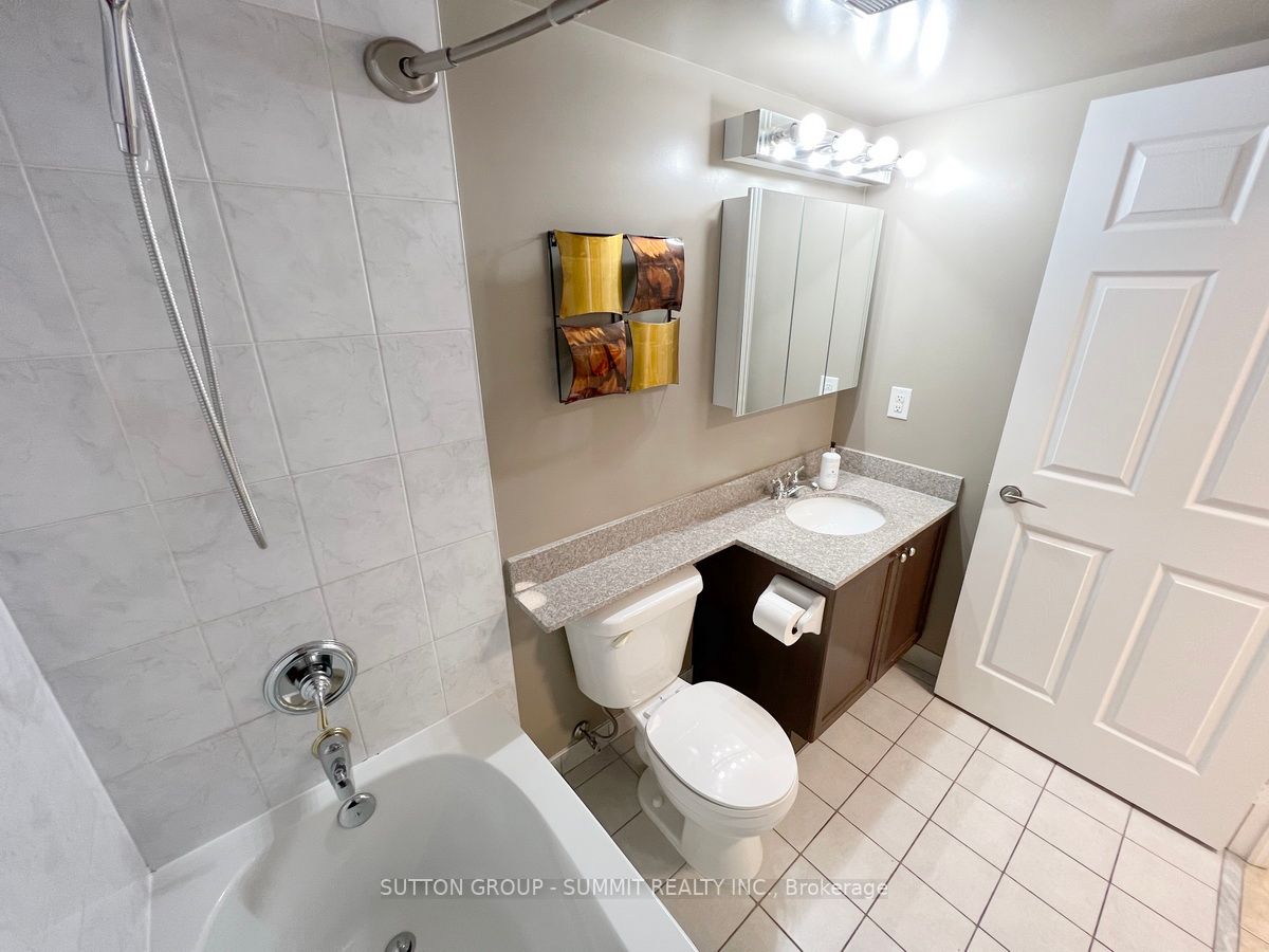 5 Michael Power Pl, #605