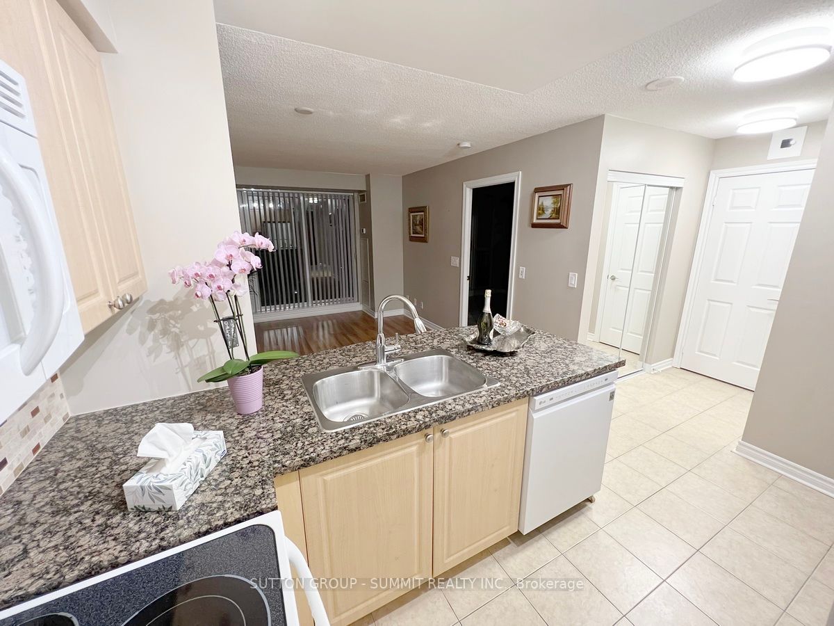 5 Michael Power Pl, #605