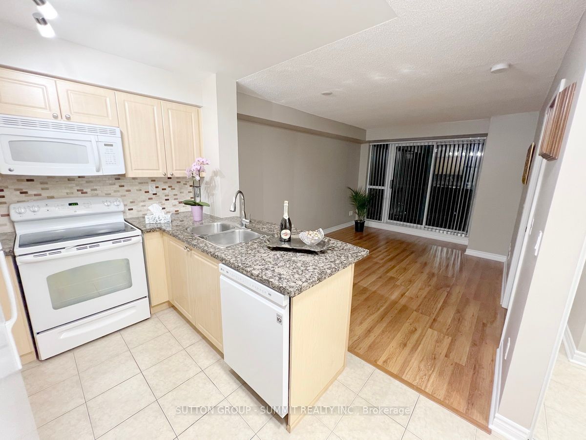 5 Michael Power Pl, #605