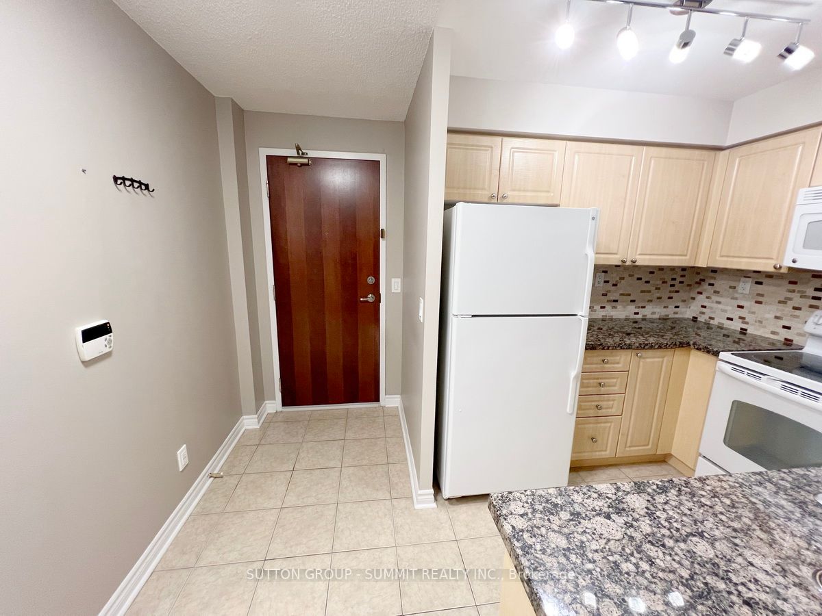 5 Michael Power Pl, #605