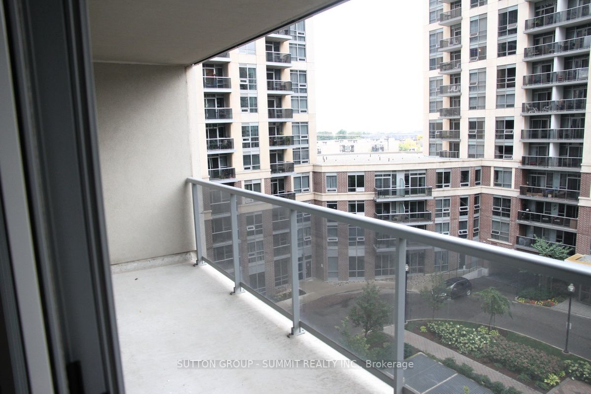 5 Michael Power Pl, #605
