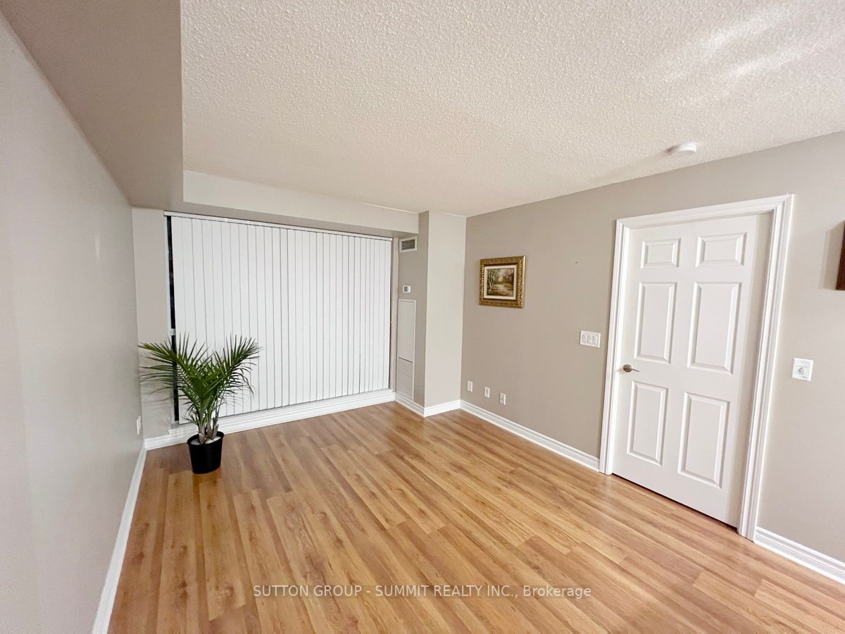 5 Michael Power Pl, #605