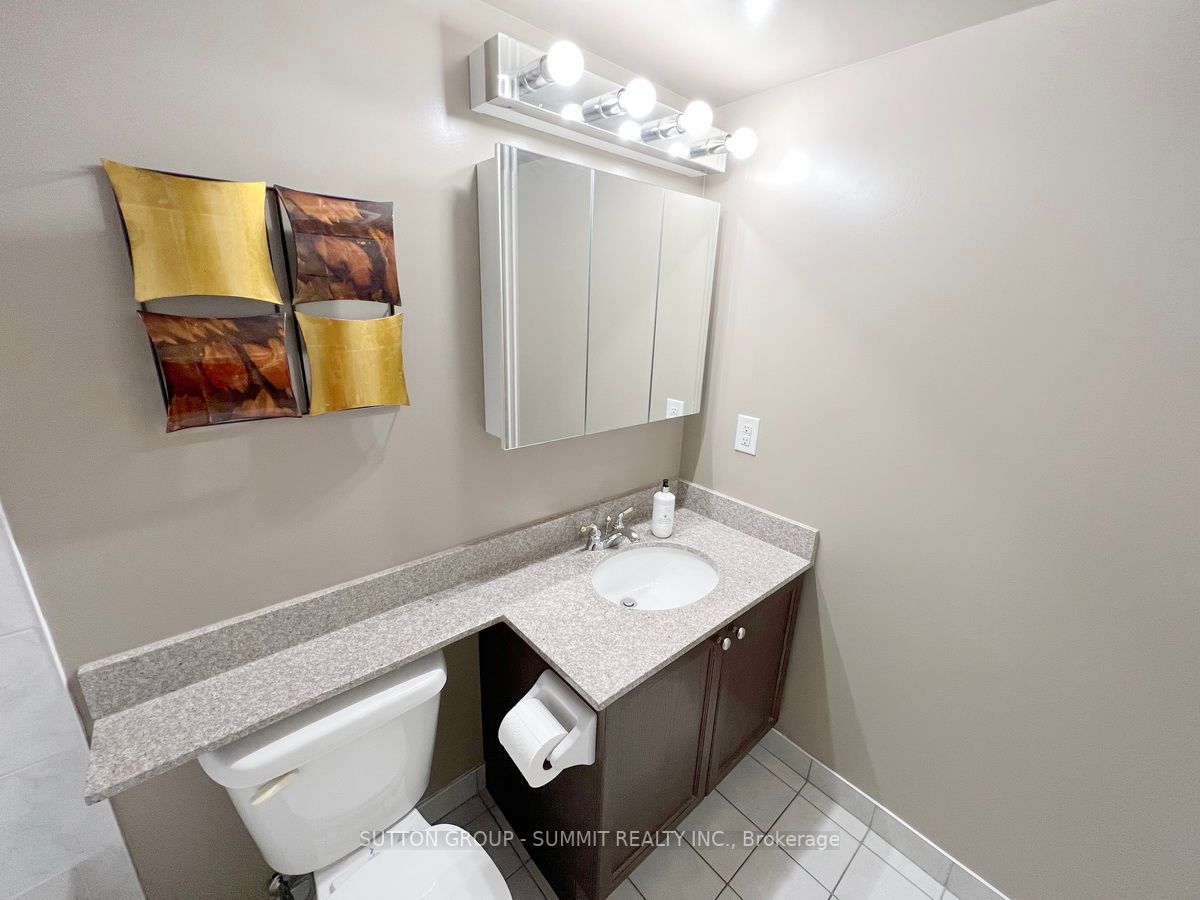 5 Michael Power Pl, #605