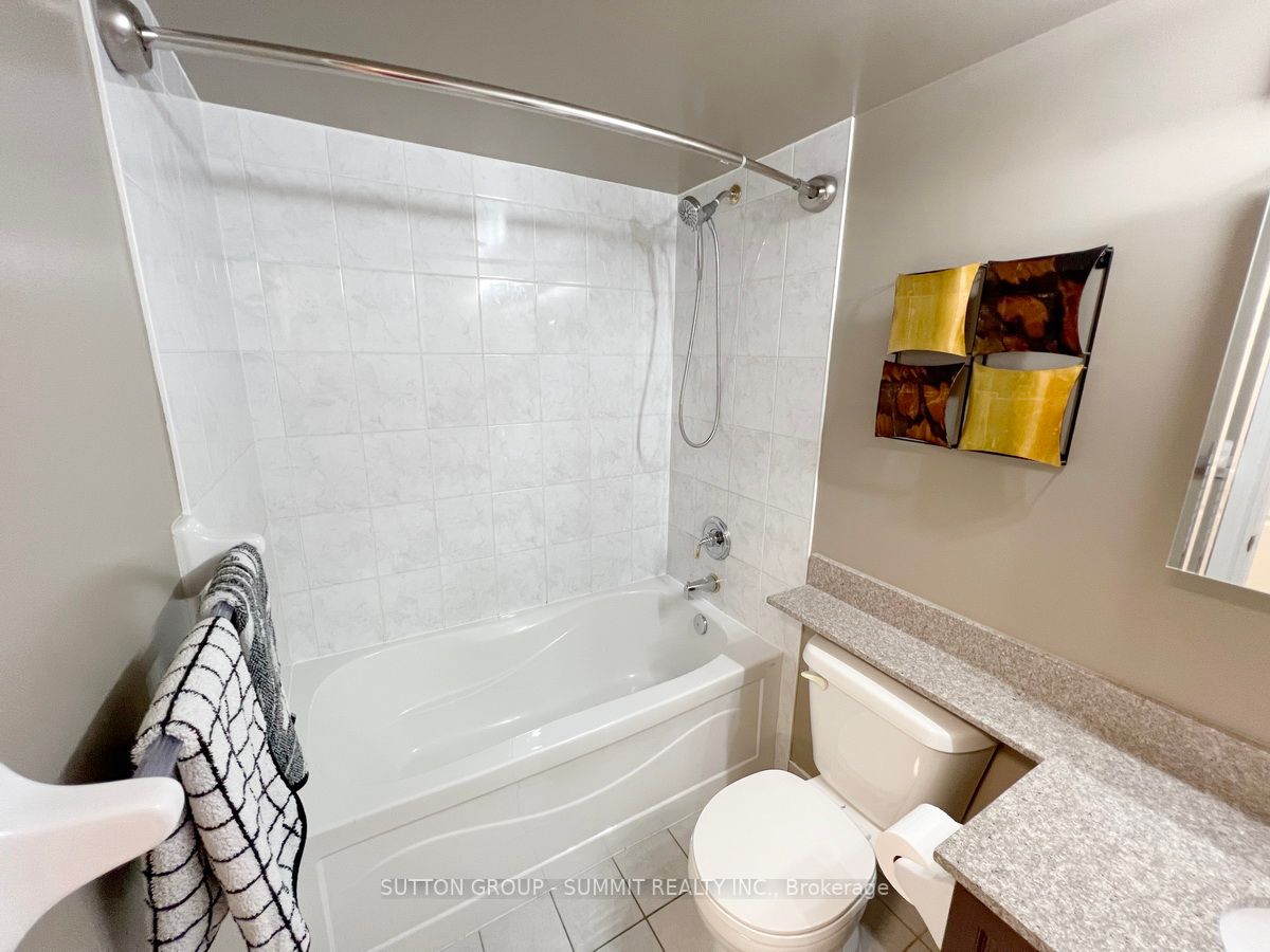 5 Michael Power Pl, #605