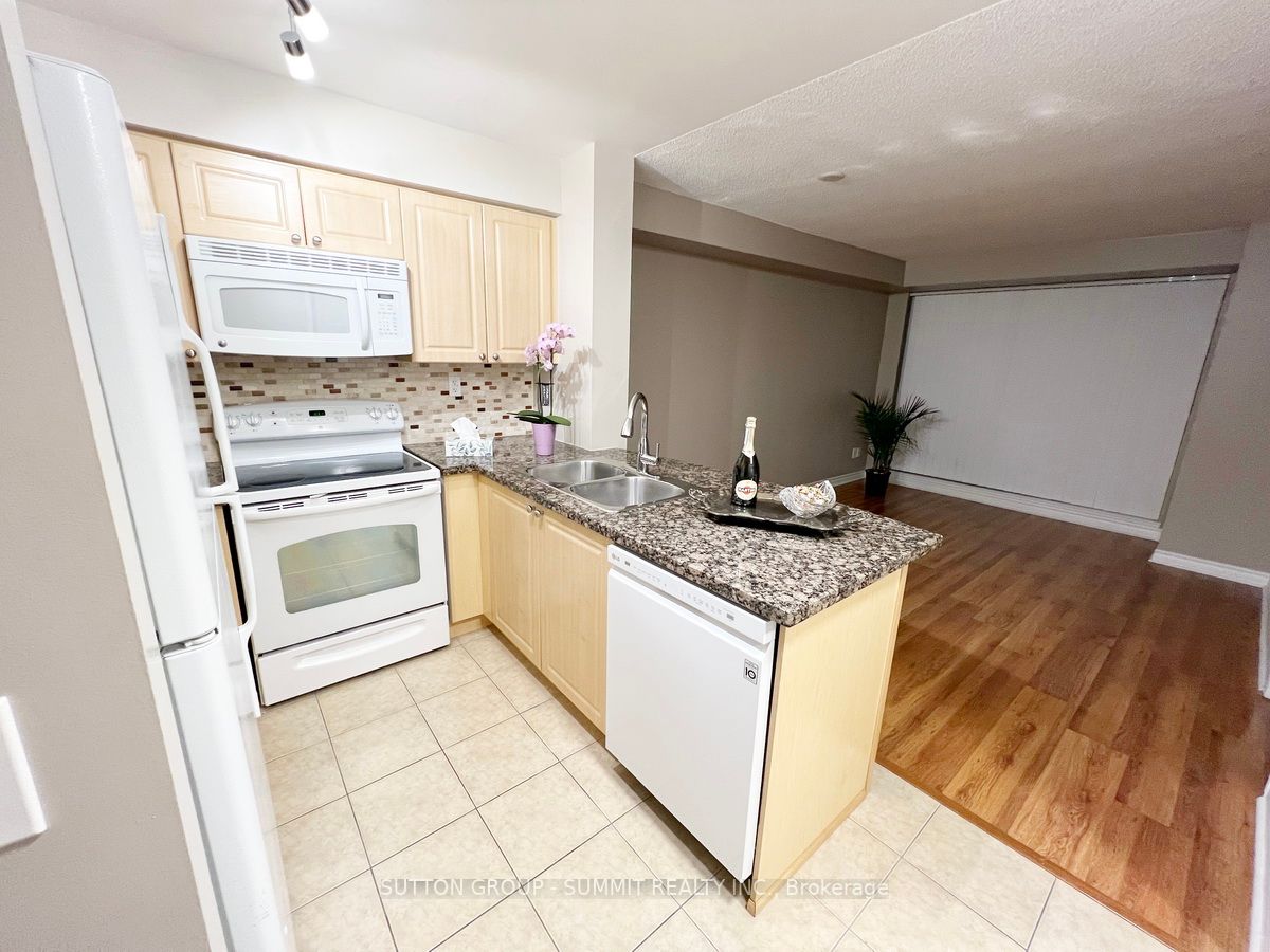5 Michael Power Pl, #605