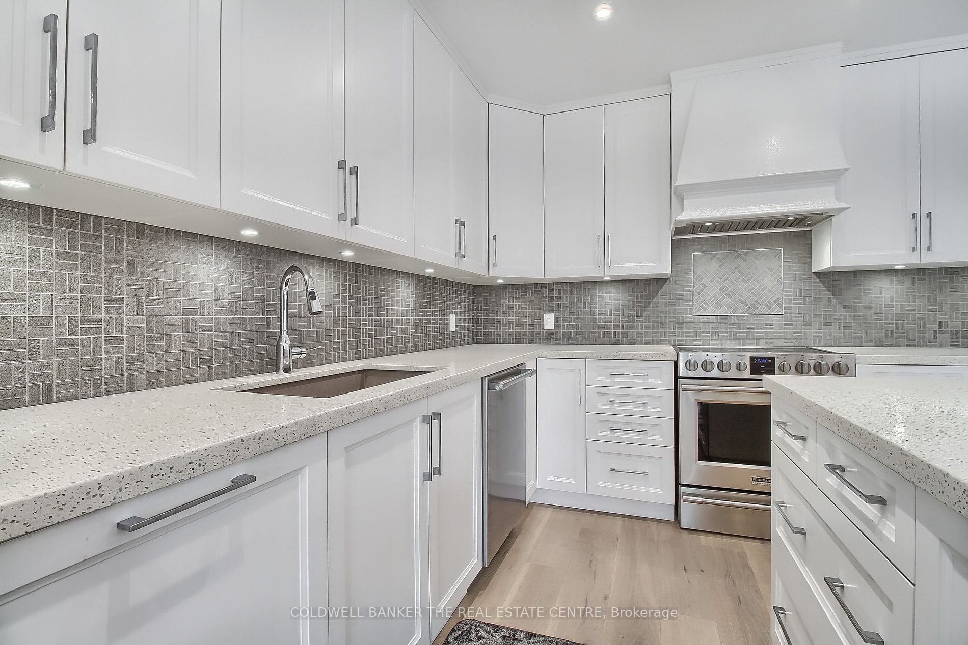 62 Mooreshead Dr