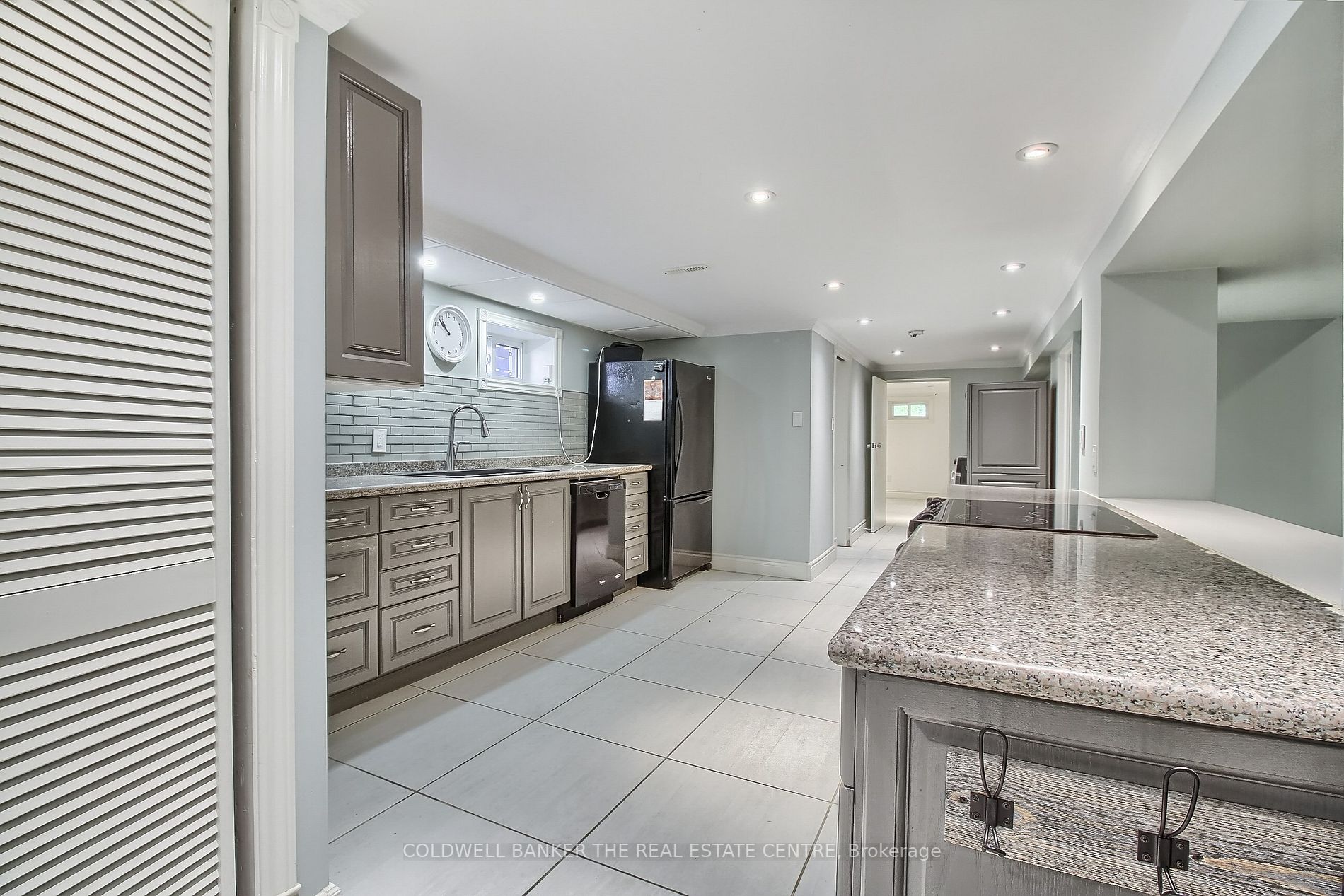 62 Mooreshead Dr