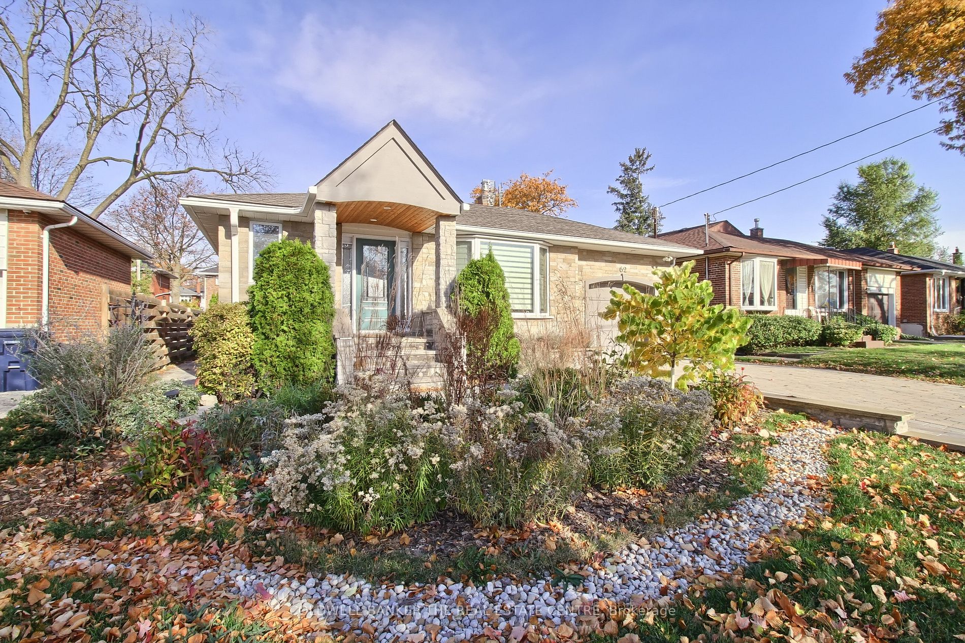 62 Mooreshead Dr