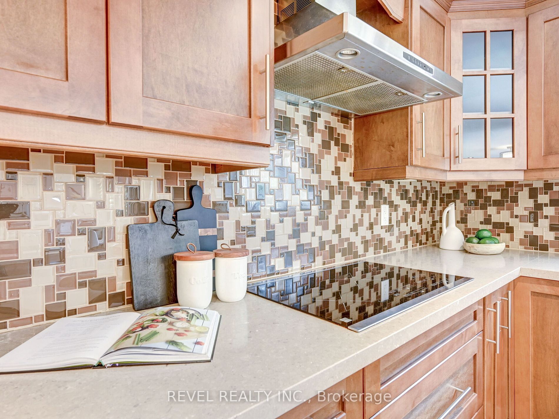 1568 Ifield Rd