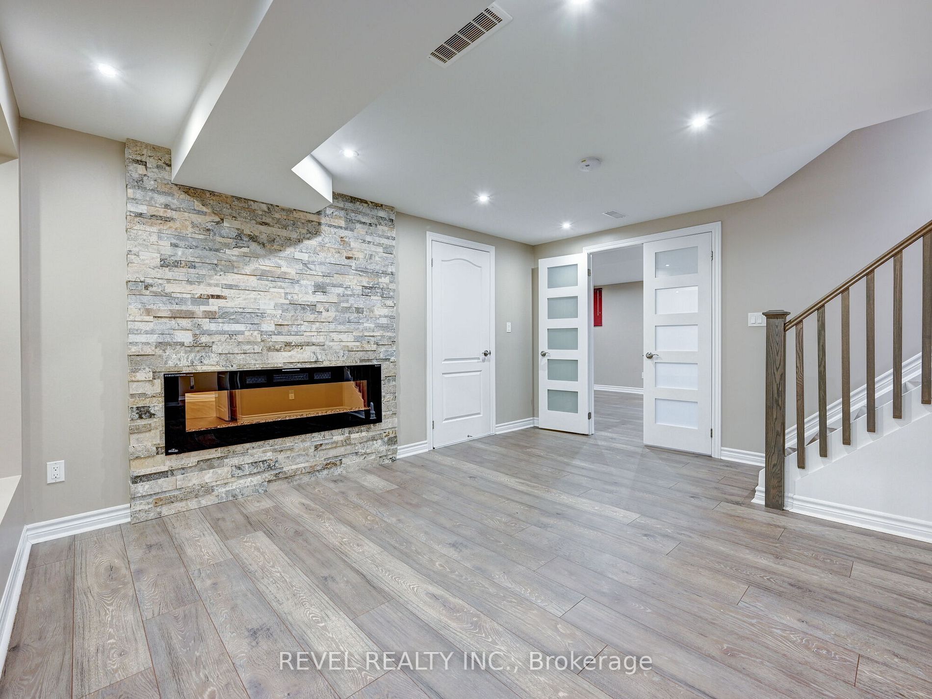 1568 Ifield Rd