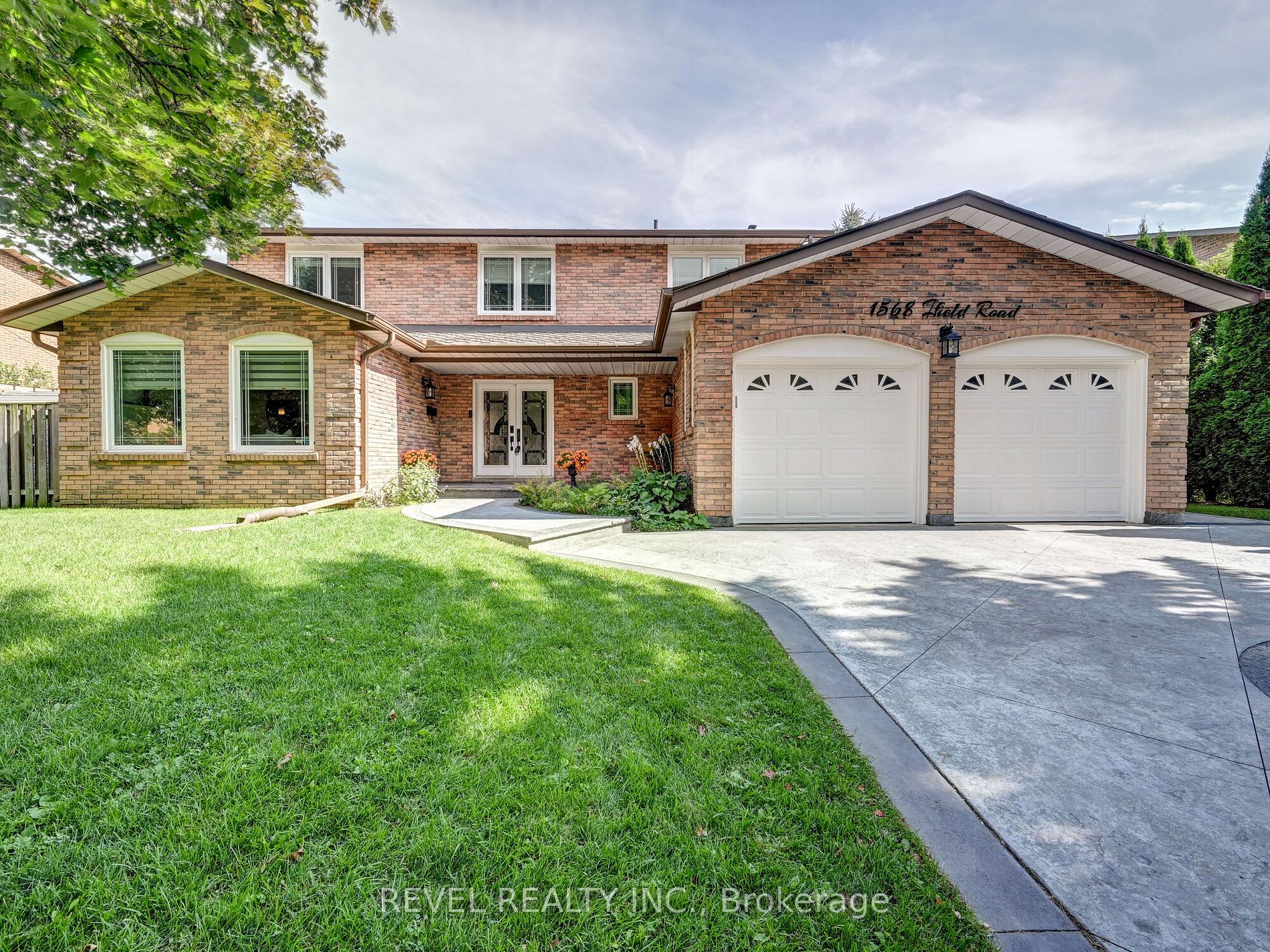 1568 Ifield Rd