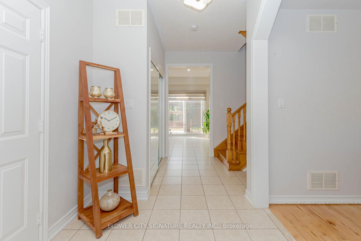 1105 Field Dr