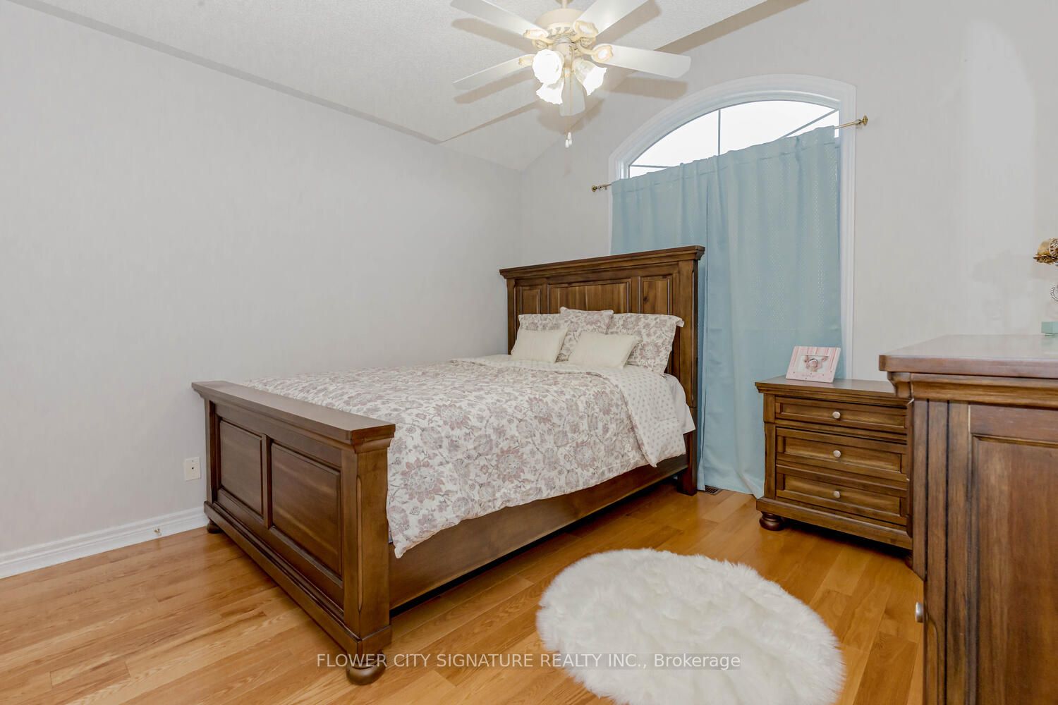 1105 Field Dr