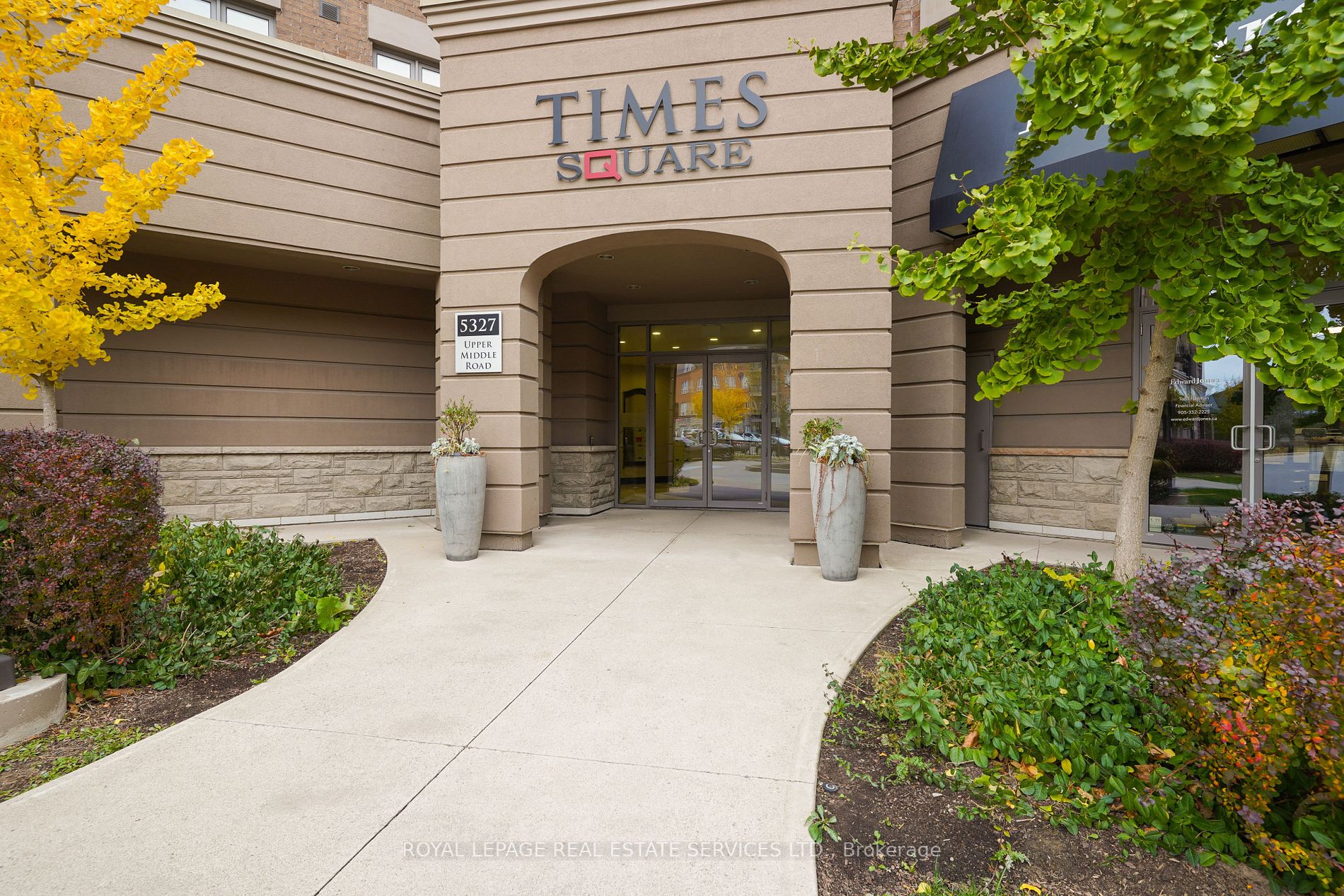 5327 Upper Middle Rd, #304