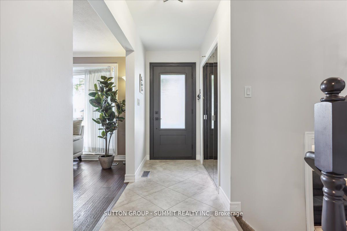 545 PARKSIDE Crescent
