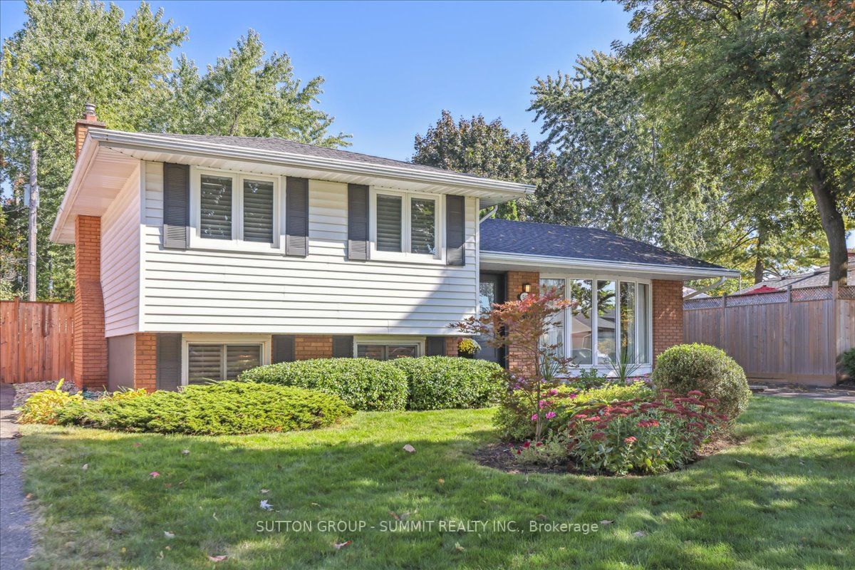 545 PARKSIDE Crescent