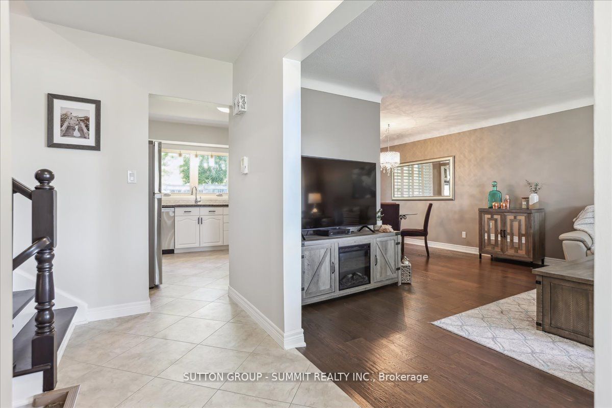 545 PARKSIDE Crescent