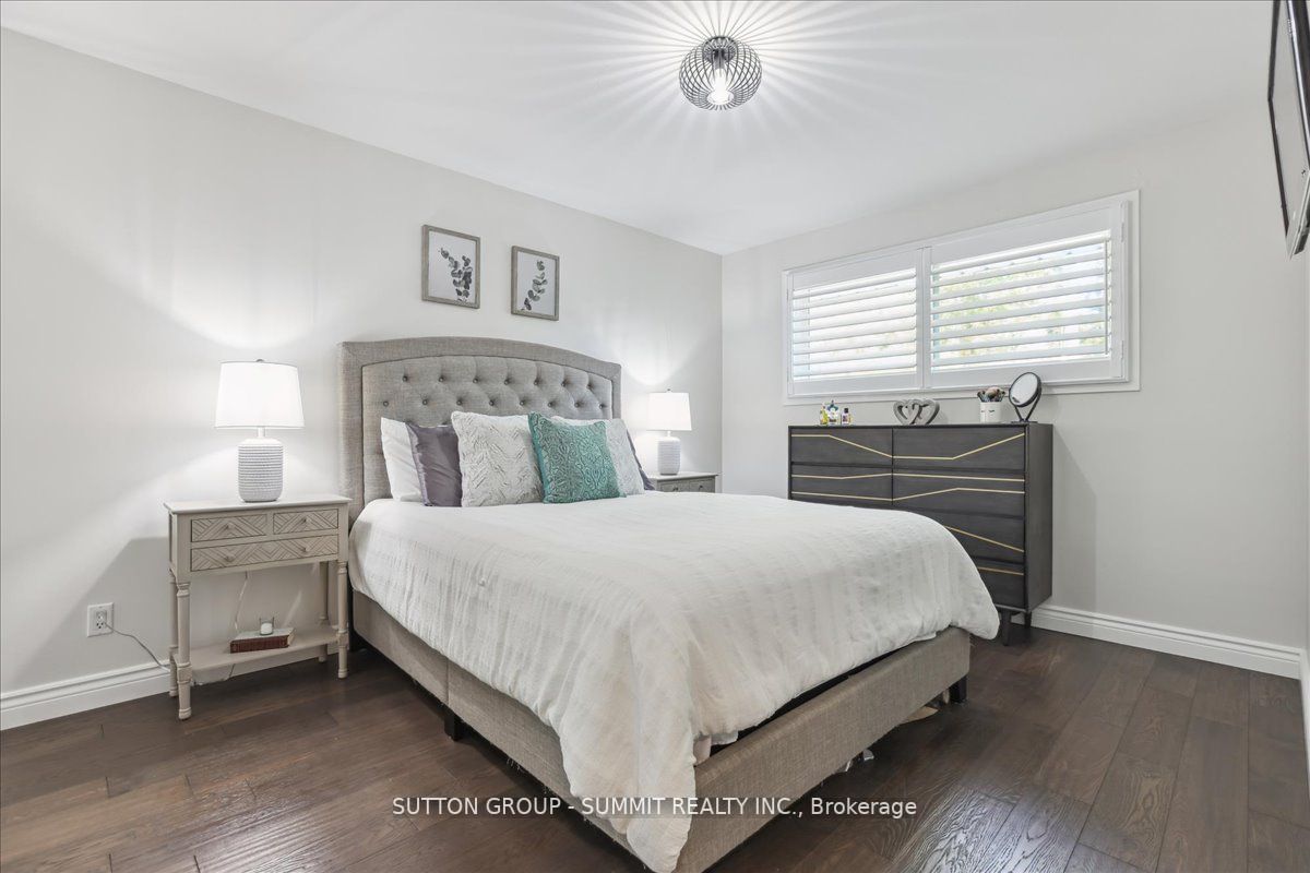 545 PARKSIDE Crescent