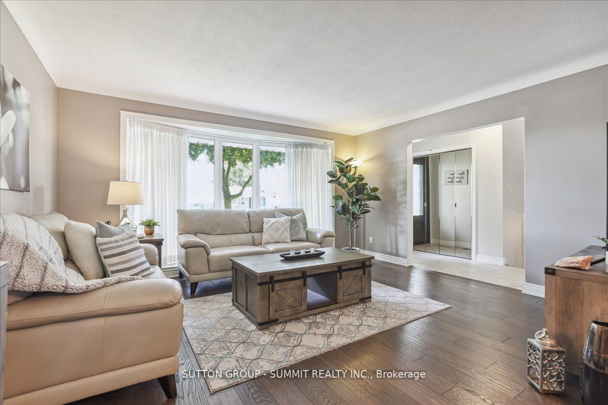 545 PARKSIDE Crescent