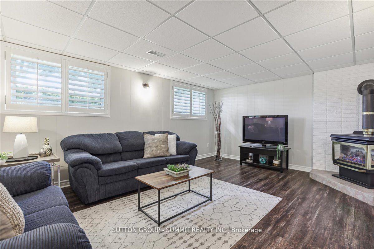 545 PARKSIDE Crescent