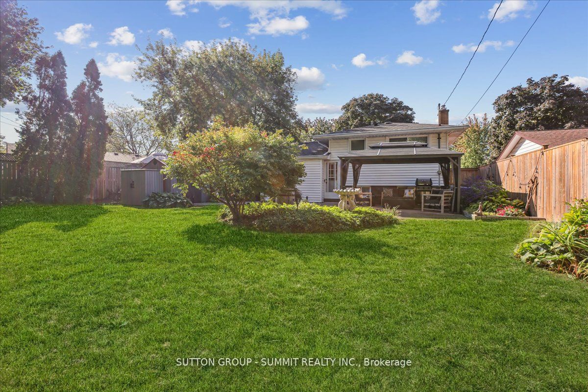 545 PARKSIDE Crescent