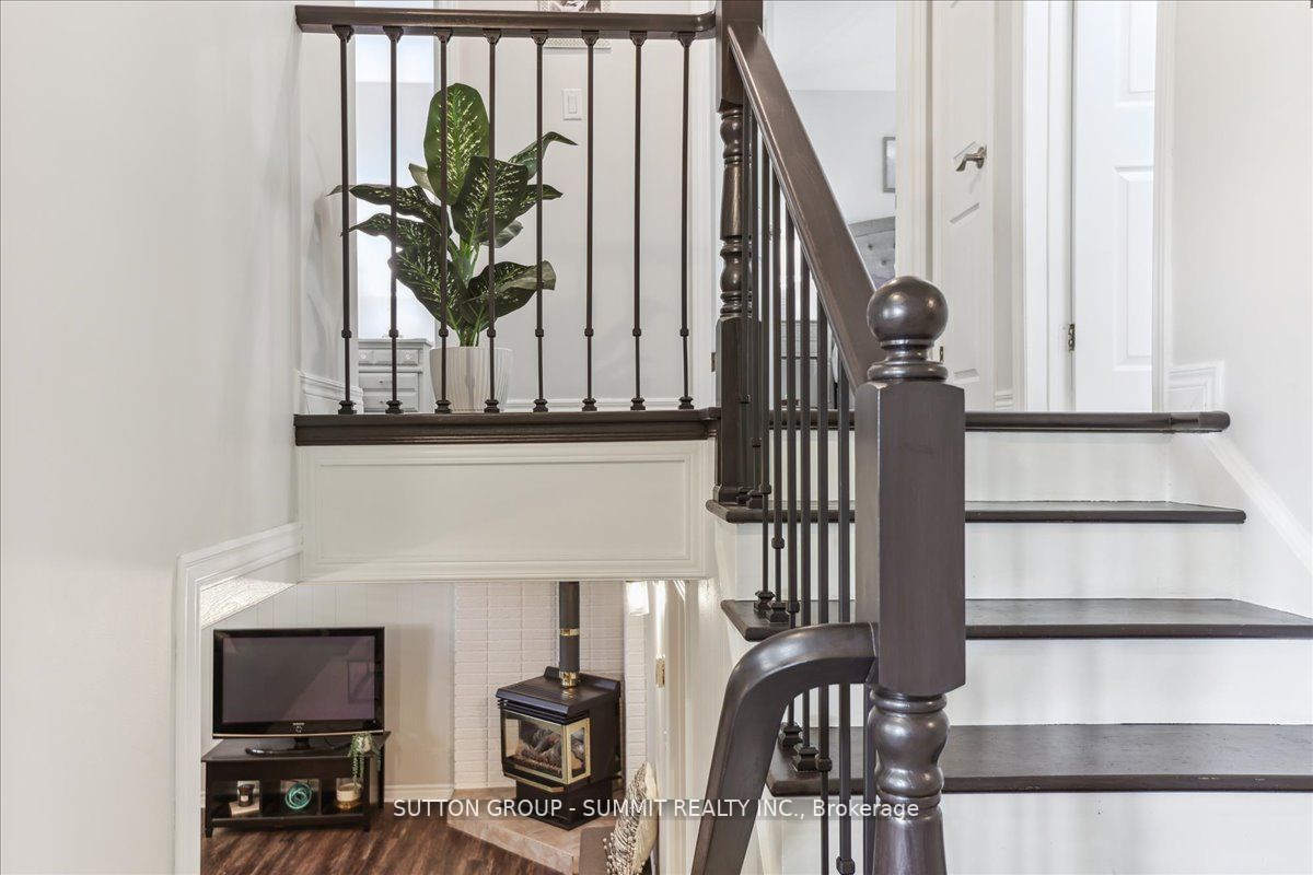 545 PARKSIDE Crescent
