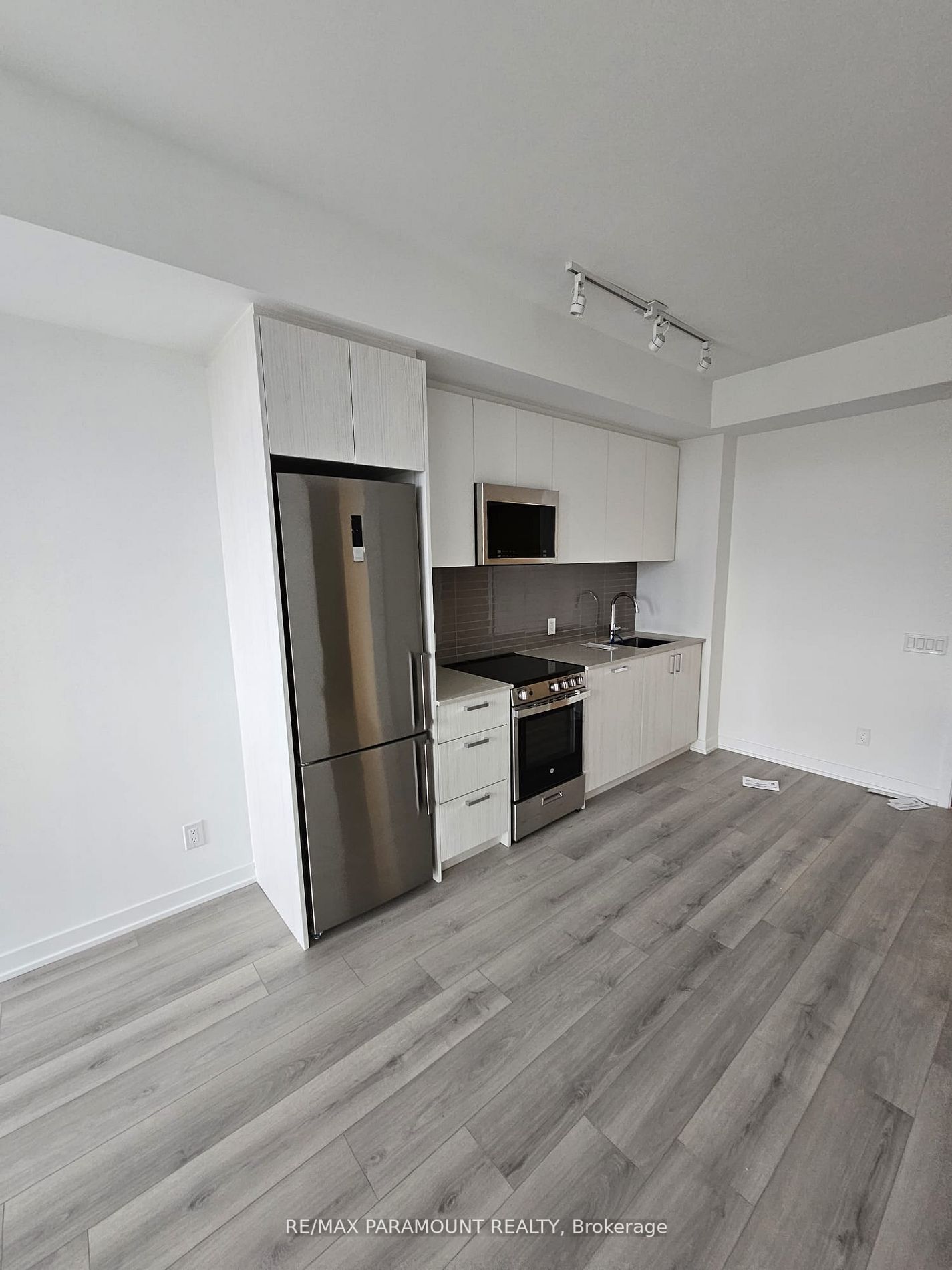 1787 St. Clair Ave W, #517