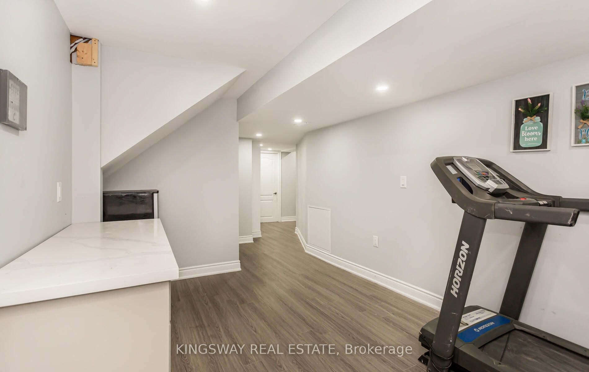 47 Lavallee Cres