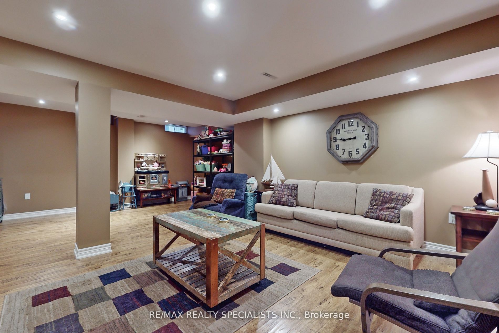 112 Amaranth Cres